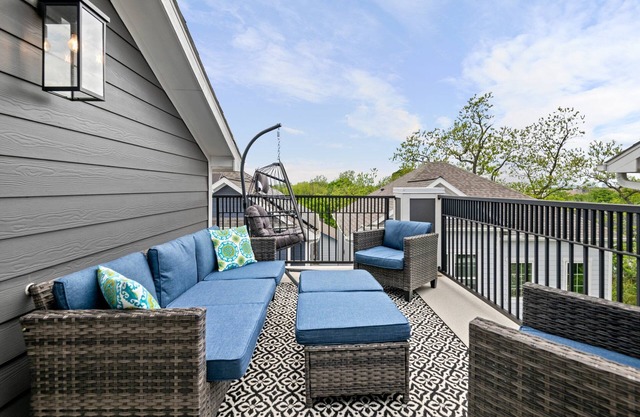 Lux Living/Rooftop/Private Chef & King Suite Downtown Oasis