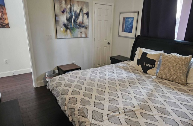 Lux Retreat 3BR Home-Sleeps 10