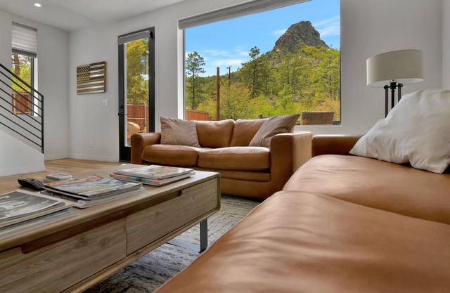 *Lux*Retreat 5 Min from Downtown*Amazing Views*