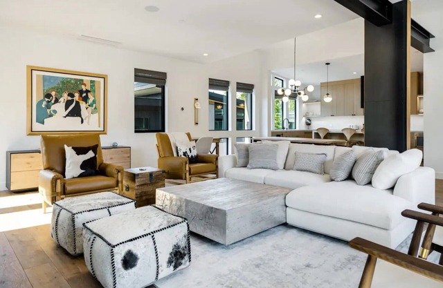 Lux Spacious Palisades Tahoe Home | Beautifully Decorated| Spacious Decks