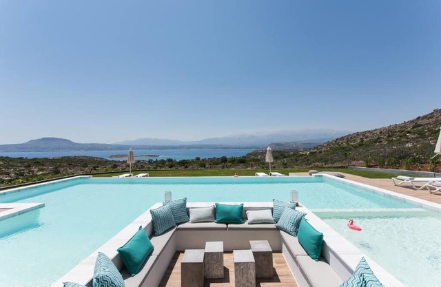 Lux Villa Alas -Stunning Views-PS4-Family Villa
