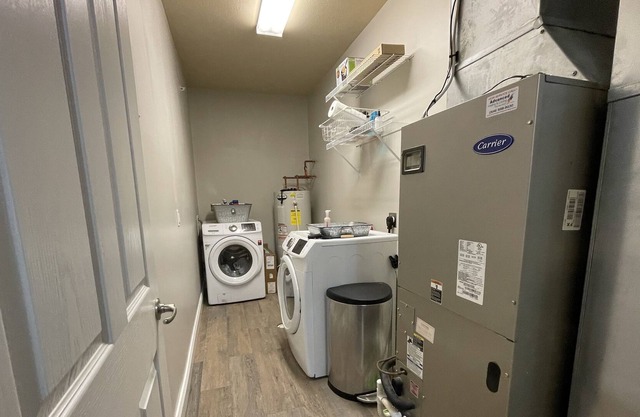 luxary condo near include 3 bd 3 bathroom and fire place