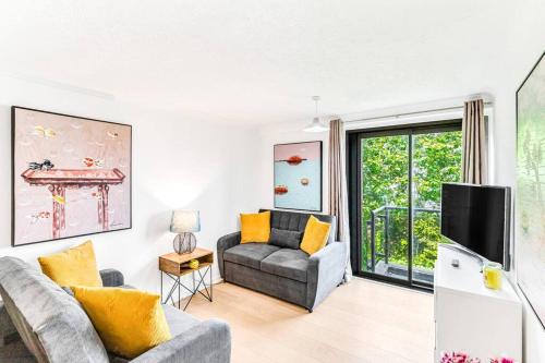 LUXaway Apartment in Earls Court - Sleeps Up To 10