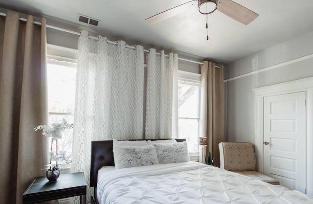 Luxe 2 BR in Midtown Sac | Parking | Netflix