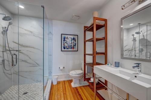 Luxe 220, Unit 1 - City View Suite