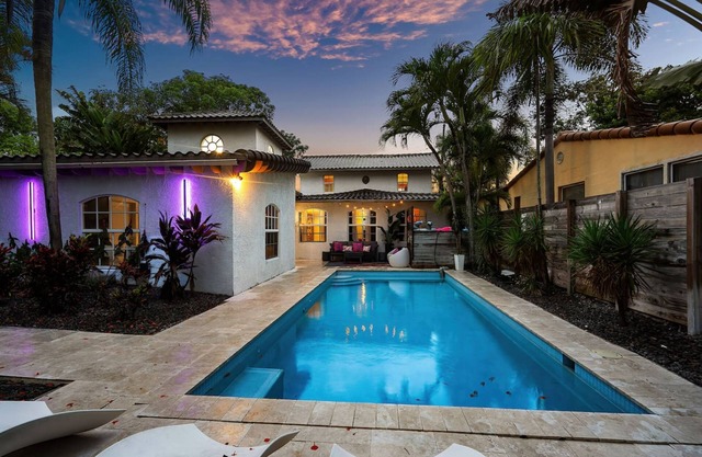 Luxe 5BR 4BA Heated Pool 10 Min to Beach BBQ