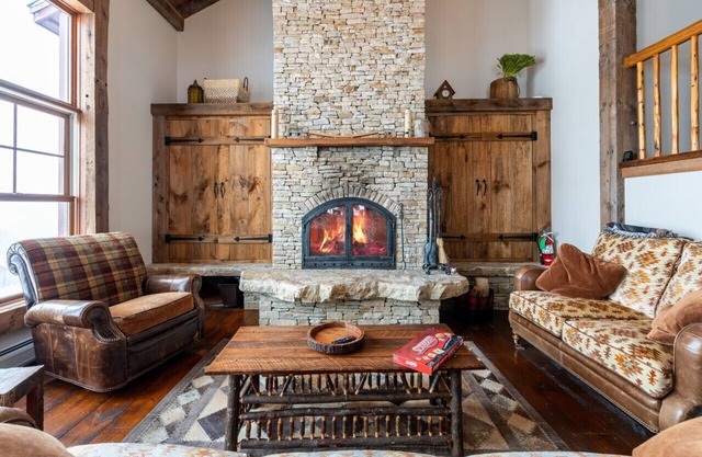 Luxe Chalet - Ski On/Off, Hot Tub, Pool, Views
