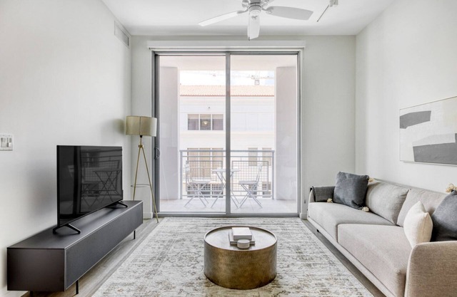 Luxe Coral Gables 1BR w/W/D, Pool & Gym, near Shops, by Blueground