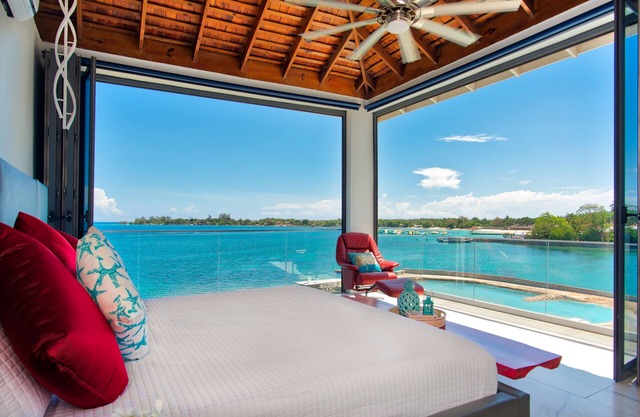 Luxe Grand Villa: New, Ultra Modern Luxury 6 Bedroom private beach villa.