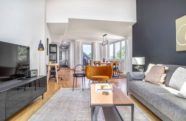 Luxe Hietzing 3BR w/Community Garden & Private Terrace, by Blueground