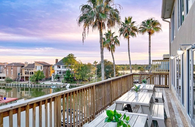 Luxe King 5BR House I Waterfront Fishing Game I NASA