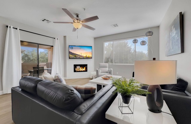 Luxe Living The Bridges at Ocotillo. Pool, Spa and Garage!