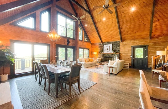 Luxe Mountain getaway only 15 minutes from the city!