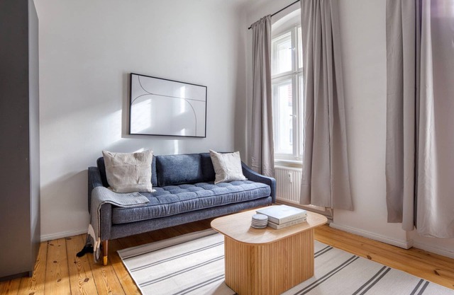 Luxe Neuköln Studio, Fully Furnished & Equipped, by Blueground