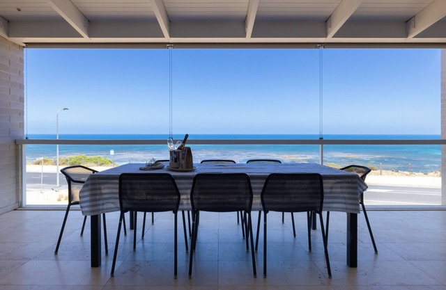 Luxe oceanfront stay with 5* reviews, only minutes from McLaren Vale