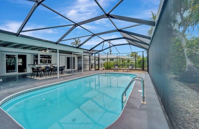 Luxe Paradise Escape on a Canal!