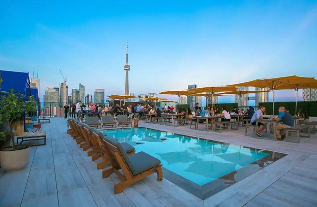 Luxe Urban Nest @ King & Bathurst with Heated Balconyn