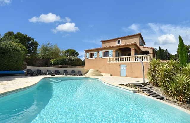 Luxe Villa in Montbrun