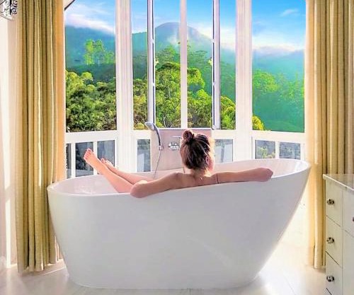 Luxe Wilderness - Private Villas, Free Breakfast, 2km from City Centre