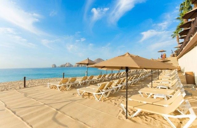 Luxurious 1-bedroom suite across from the famous arch in exciting Cabo San Lucas