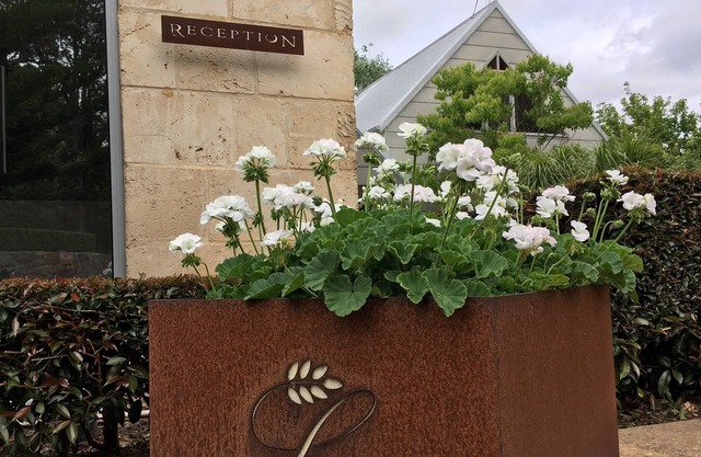 Luxurious 2 bedroom, 1 bathroom self contained limestone villa.