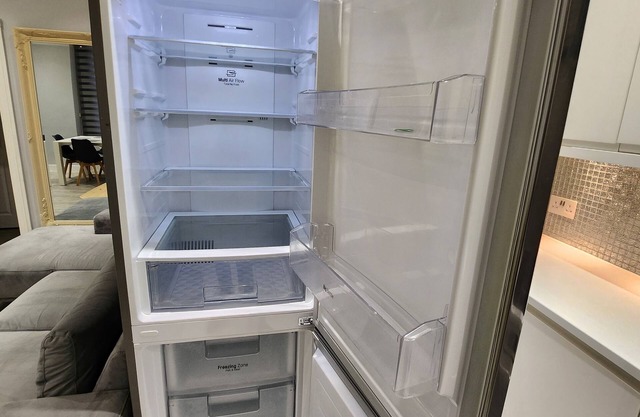 Luxurious 2 Bedroom Flat in Bayswater near Paddington Station and Hyde Park.