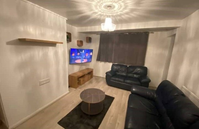 Luxurious 2 Bedroom Flat With Balcony London