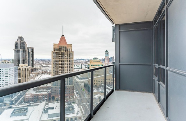 Luxurious 2BR-2Bath Condo in Mississauga SquareOne