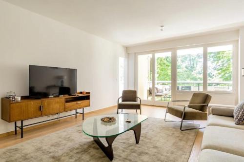 Luxurious 2BR Family Apartment - Champel