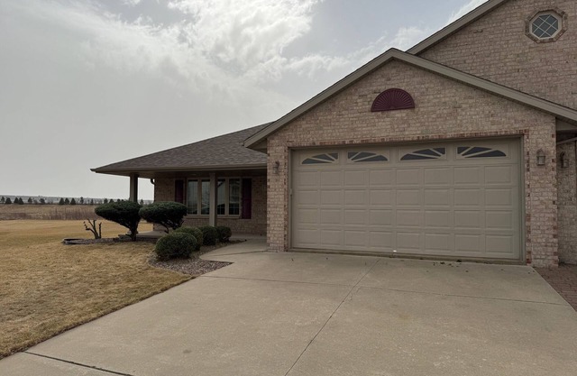 Luxurious 3-bedroom- 3 bath, short drive to Lambeau- De Pere.
