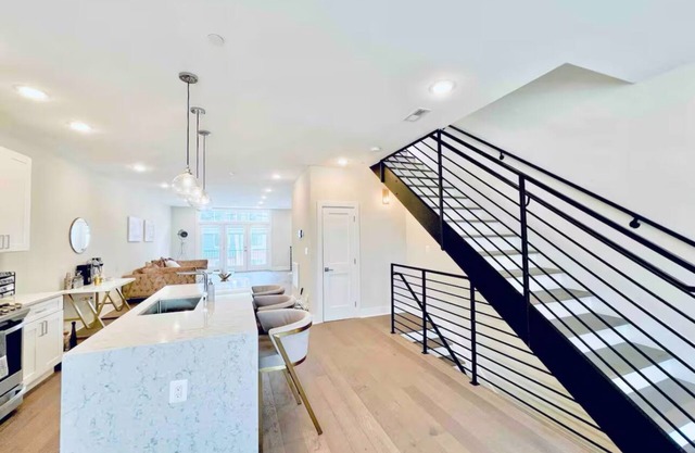 Luxurious 3BDR Penthouse Rooftop Monument Views @H ST Corridor Free Cancellation