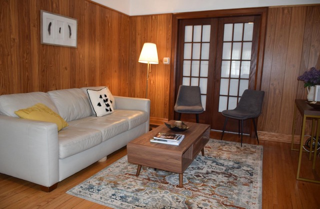 Luxurious 5-Bedroom Beachside Retreat near Boardwalk, Shopping & Entertainment