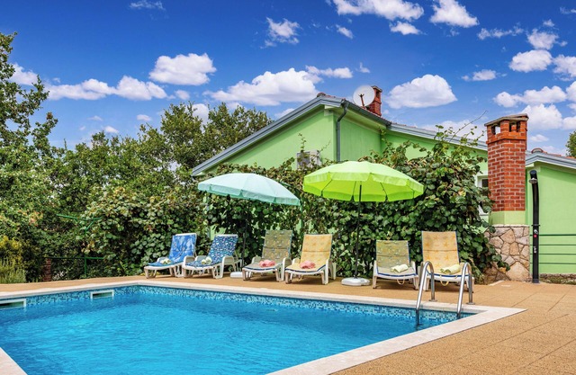 Luxurious and romantic, family-friendly, private pool and garden