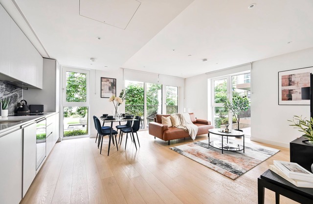 Luxurious Apartment In White City Living.