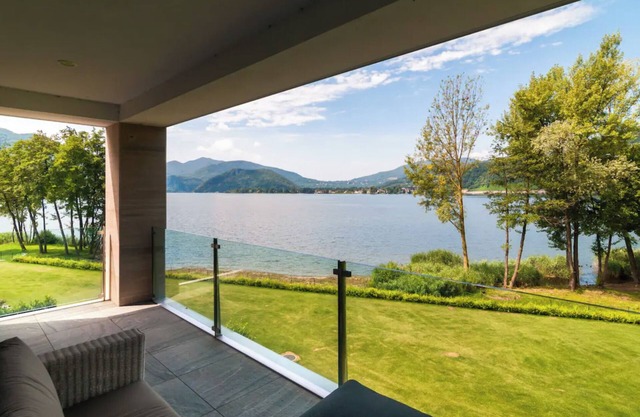 Luxurious Apartment at the Shore of Lake Lugano