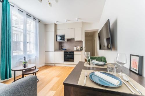 Luxurious apartment in center of Paris