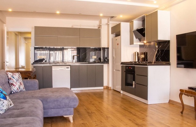 Luxurious Apartment with Jacuzzi in Karsiyaka