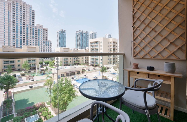 Luxurious Apt with Balcony The Greens Dubai