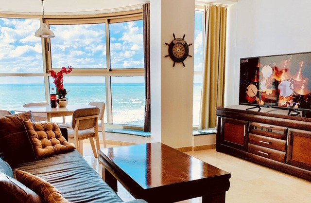 Luxurious Beach Apartment