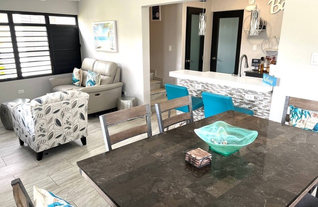 Luxurious bohio with Wifi and 24/7 security, screens, USB ports, full A/C, pool