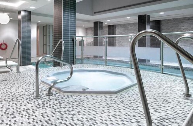 Luxurious Condo by Celebration Square & Square One