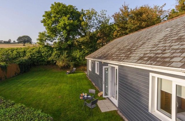 Luxurious Cosy And Contemporary 2 Bedroom Cottage - Trewhiddle Cottage 40