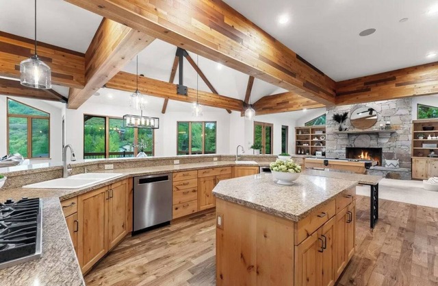Luxurious Deer Valley Villa: Private Shuttle to Slopes & Breathtaking Views