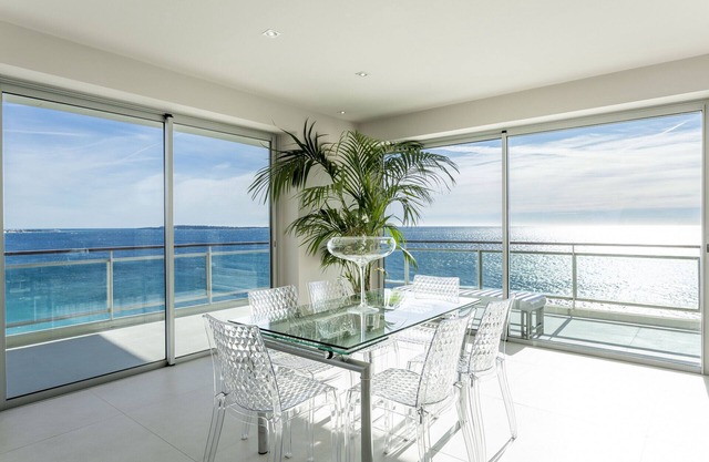 Luxurious design apt with sea view