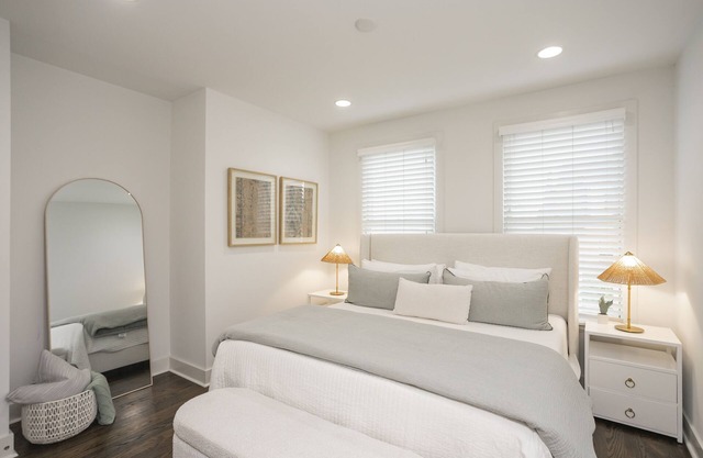 Luxurious Downtown Home w/HUGE Rooftop! 1.5m to Broadway!