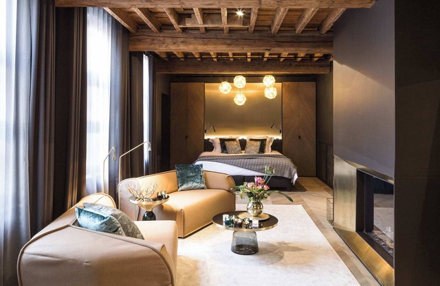 Luxurious Elegant Timeless Suite