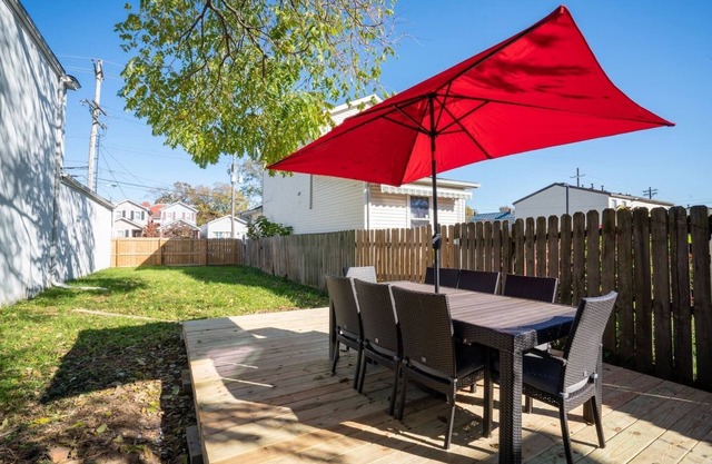 Luxurious home in centrally located Phoenix Hill. Mins to NULU & Bourbon Trail