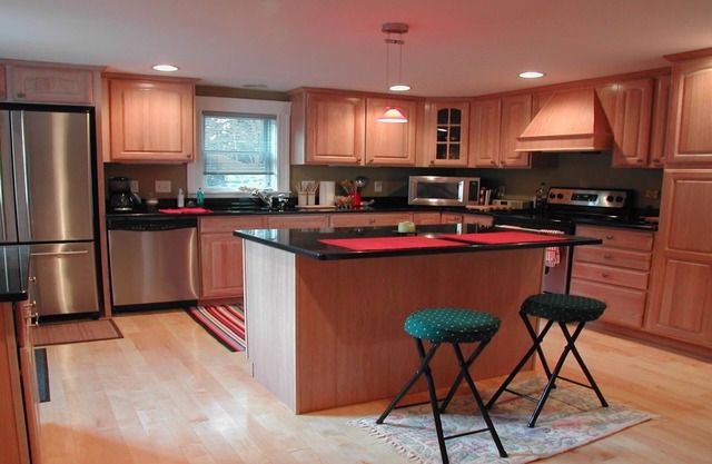 Luxurious home rents 1 of 2 rooms w/ kitchen, living & dining room use M807#2