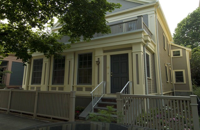 Luxurious home rents 1 of 2 rooms w/ kitchen, living & dining room use M807#3