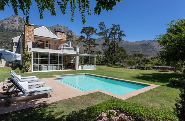 Luxurious Hout Bay home, cottage also available